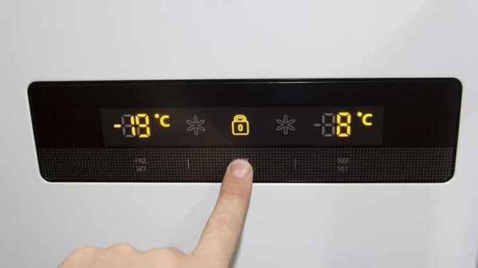 Оригинальное освещение в гостиной.